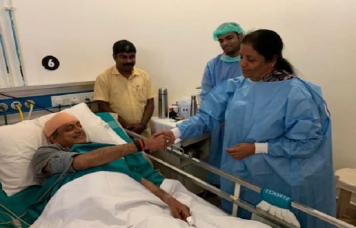 शशि थरूर, निर्मला सीतारमण