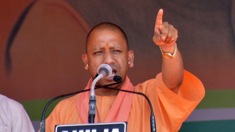 भ्रष्ट अधिकारियों का प्रमोशन रोके, स्वैच्छिक रिटायरमेन्ट कराए सरकार: योगी आदित्यनाथ