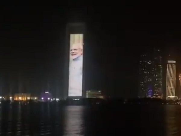 अबु धाबी में दिखा नरेंद्र मोदी का पोर्ट्रेट