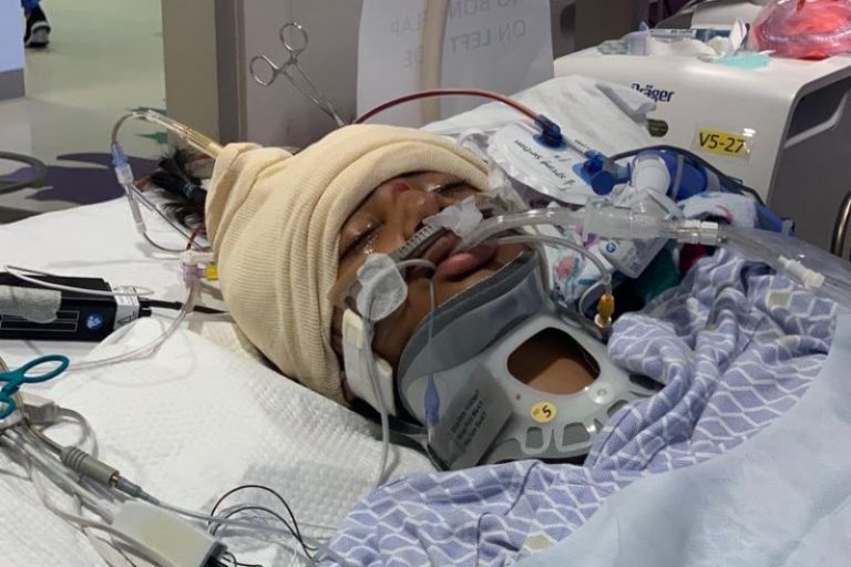 अमेरिका में हेट क्राइम की शिकार भारतीय बच्ची को बचाने आगे आए हजारों लोग