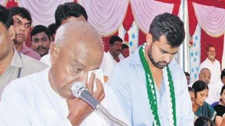 ‘हार के बाद अपने दादा देवगौड़ा पर चिल्लाए निखिल’, छापने पर संपादक के ख़िलाफ़ FIR