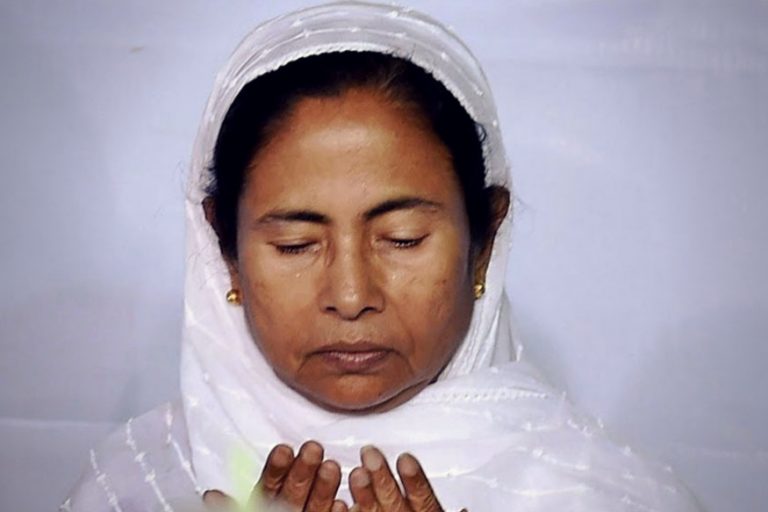इस्लामी एक्सट्रेमिज़्म फ़ैलाने के ख़िलाफ़ ममता बनर्जी ने ओवैसी की ‘एटम बम’ पार्टी को दी चेतावनी