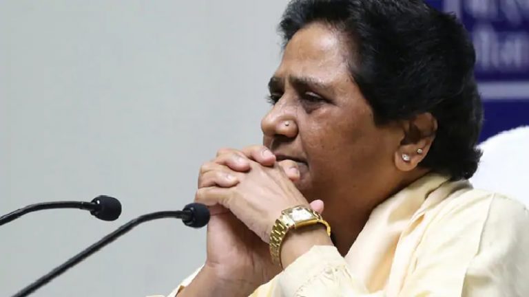 मायावती से मिलने के लिए लगी UP के ‘बाबुओं’ की लाइन, ‘BSP की वापसी की ‘उम्मीद’