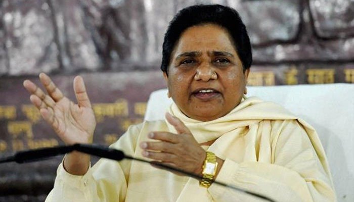 ‘BJP में विवाहित महिलाएँ अपने पतियों को PM मोदी के नज़दीक जाते देख घबराती हैं’