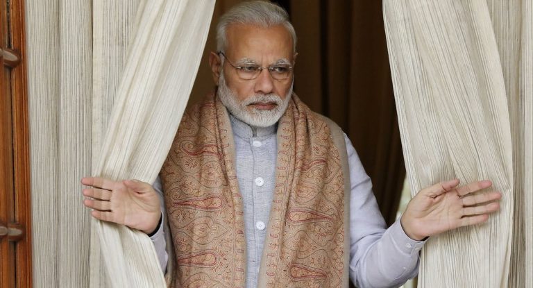 परेश रावल ने याद दिलाई मोदी को दी हुई 50 गालियाँ, सबसे भद्दी जिग्नेश ने दी है