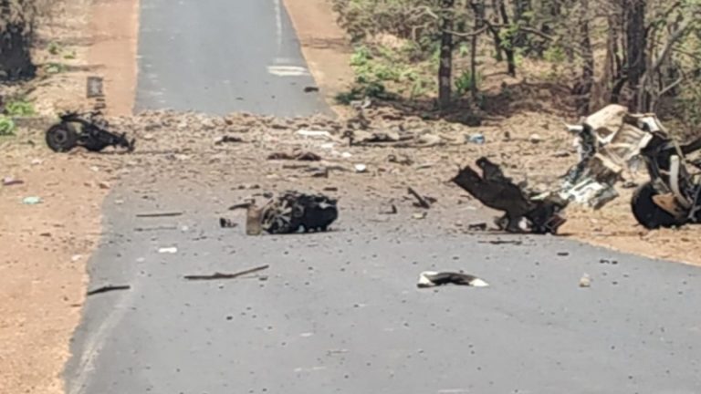 Breaking: IED ब्लास्ट में 15 जवान वीरगति को प्राप्त, गढ़चिरौली में नक्सलियों ने कमांडो टीम पर किया अटैक
