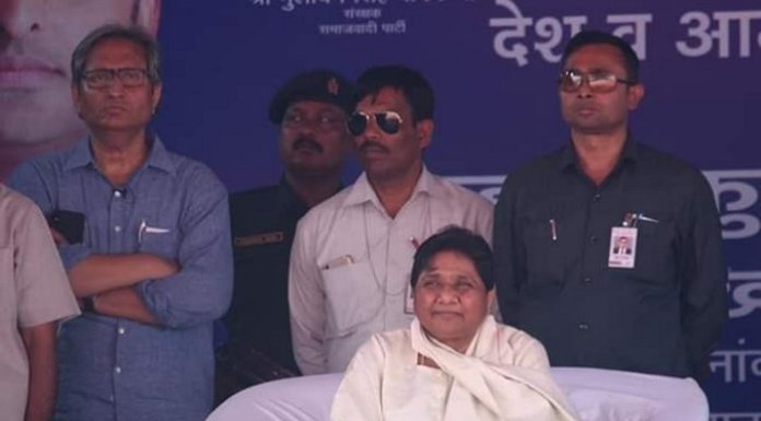 रवीश कुमार SP-BSP के मंच पर कौन सा ‘कठिन सवाल’ पूछने गए थे? कौन जात हो वाला?