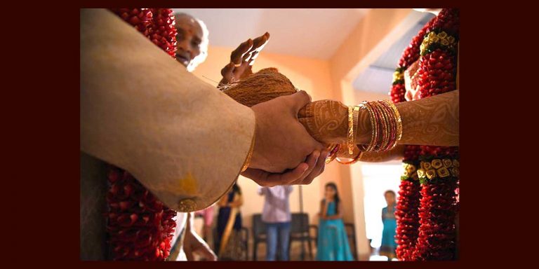 हिंदू लड़की, मुस्लिम लड़का: शादी तभी करूँगी जब दुल्हा हिंदू धर्म अपनाए और शाकाहारी बने
