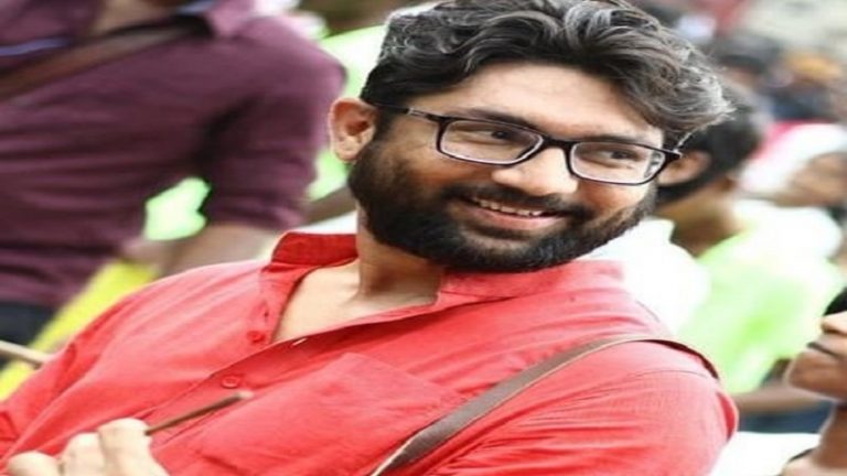 कट्टरपंथी इस्लामी संगठन से चंदा लेने वाले जिग्नेश मेवाणी ने फैलाई फेक न्यूज़, लपेटा PM मोदी को भी