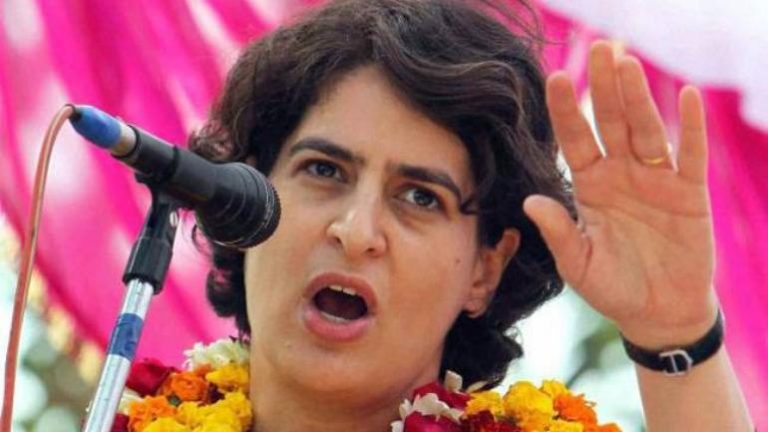 प्रियंका गाँधी ने सरेआम कॉन्ग्रेस जिलाध्यक्ष को बेइज़्ज़त किया, कई नेताओं ने छोड़ी पार्टी