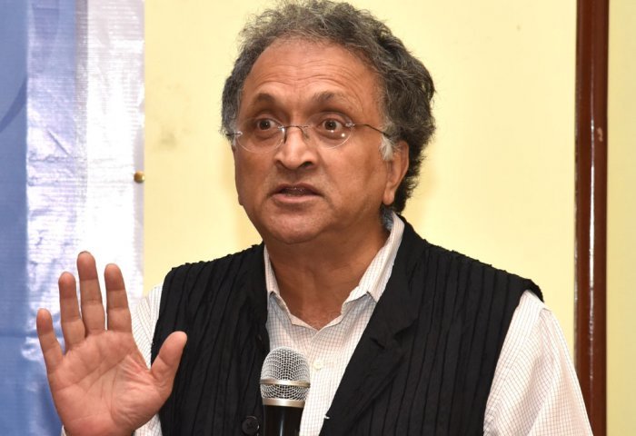 दरबारी लेखक रामचंद्र गुहा कॉन्ग्रेस की हार से नाराज, माँगा ‘युवराज’ राहुल का इस्तीफा