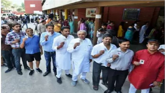 धीरे-धीरे बढ़ रहा है मतदान में रुझान