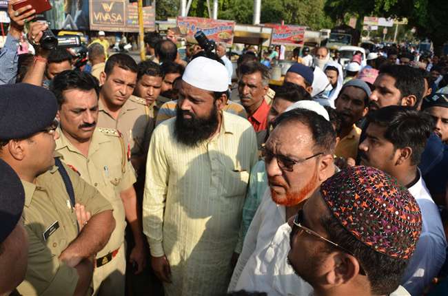 नाराज नमाजी