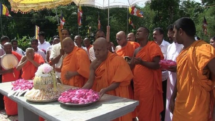 बौद्ध धर्मगुरु वारकागोडा ज्ञानरत्न तेरो