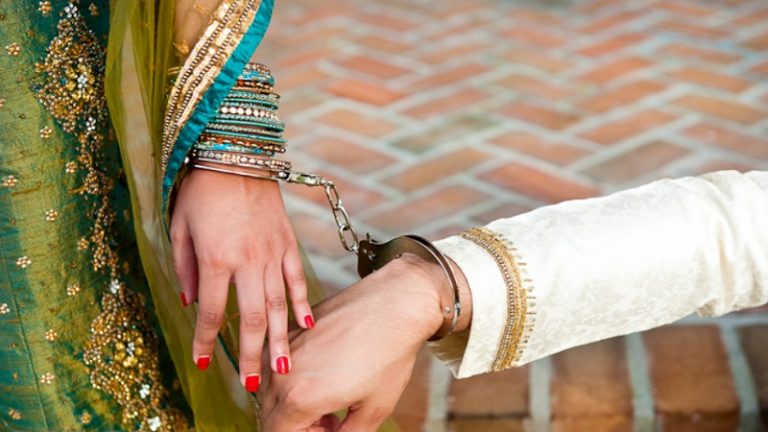 शादी की रात ग़ायब हो जाने वाली दुल्हन को पुलिस ने धरा, झाँसा देकर शादी करवाने वाला साथी भी गिरफ़्तार