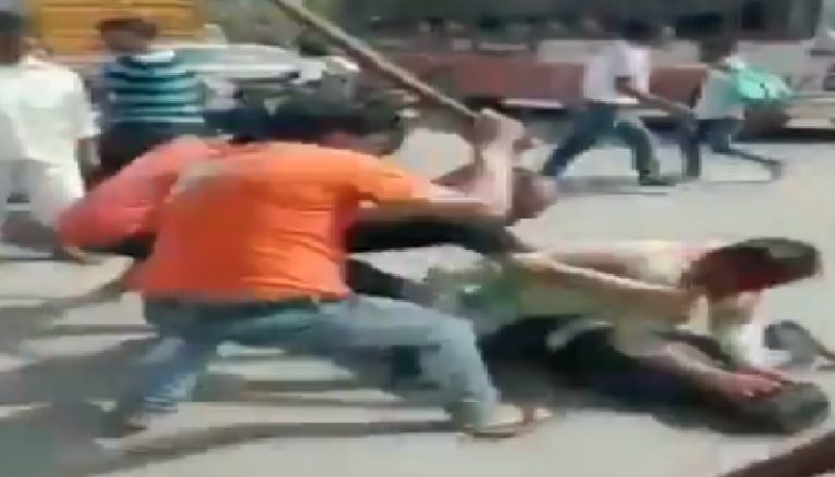 मामूली विवाद में सेना के जवानों को दबंगों ने पीटकर किया लहूलुहान, देखें वीडियो