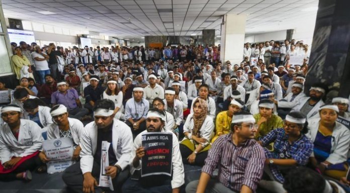 आप नेता बंगाल में डाक्टरों के विरोध से अनजान, सांकेतिक विरोध पर उठाया सवाल, ट्विटर पर छिड़ा घमासान