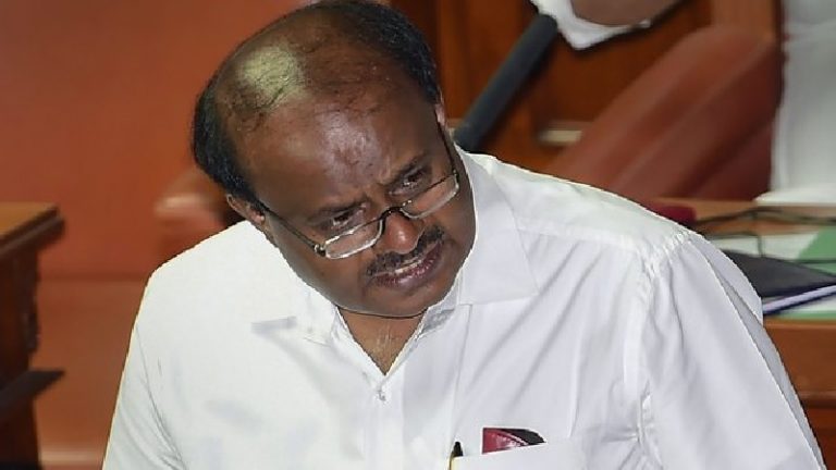 CM कुमारस्वामी पर टिप्पणी करने के कारण 2 गिरफ़्तार, परिवारवाद की राजनीति से थे नाराज़
