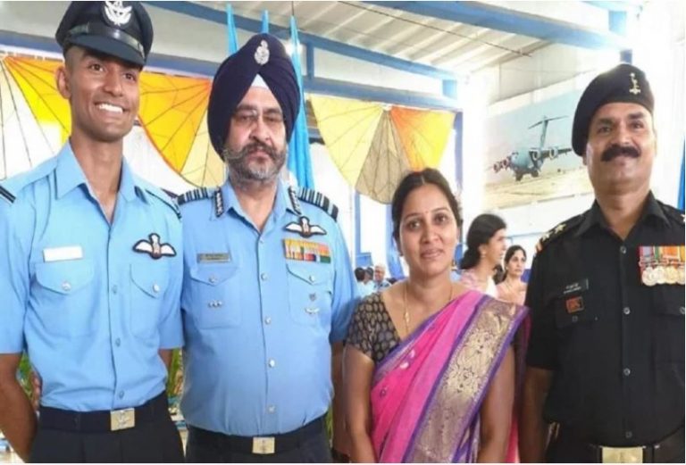 भारतीय वायुसेना में कमीशन पाने पर चीफ से मिले ‘विंग्स’, गौरव का क्षण