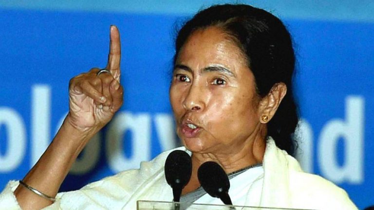 अगर आप बंगाल में हैं तो आपको बांग्ला ही बोलनी होगी: ममता का क्षेत्रवाद भड़का