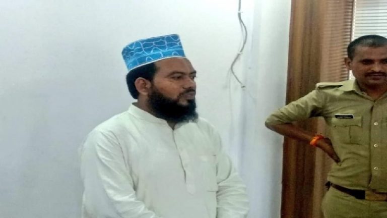 मदरसे में पढ़ने वाली नाबालिग के साथ बलात्कार कर भागने वाला था मौलाना, पुलिस ने किया गिरफ़्तार