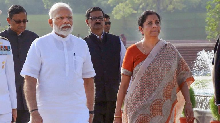 मोदी सरकार का कड़ा निर्णय: 12 ‘दागदार’ व ‘सुस्त’ वरिष्ठ अधिकारियों को समय-पूर्व रिटायरमेंट