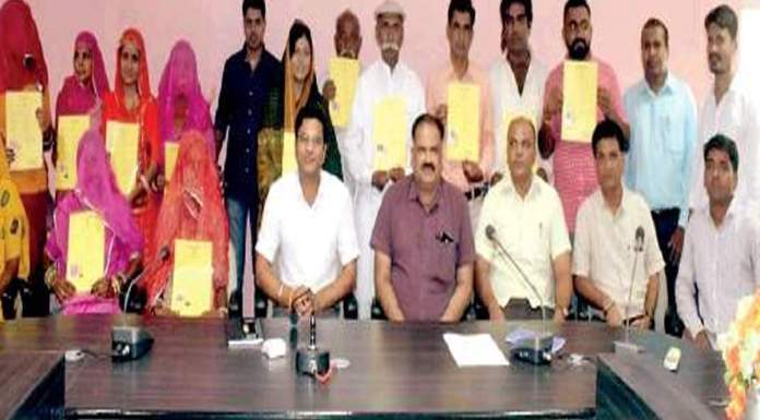 प्रताड़ित और धर्म परिवर्तन से बच कर भागे 34 Pak प्रवासी हिंदुओं को मिली भारतीय नागरिकता