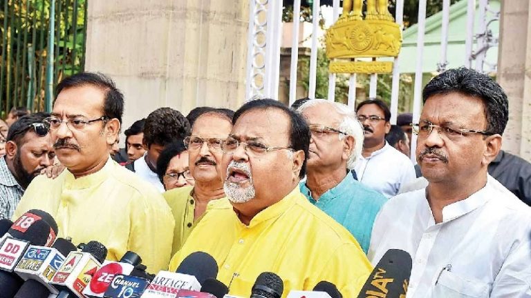 4 HoD व 3 Dean का इस्तीफा: TMC समर्थित छात्रों ने दलित प्रोफेसरों की जाति को लेकर कहे थे अपशब्द