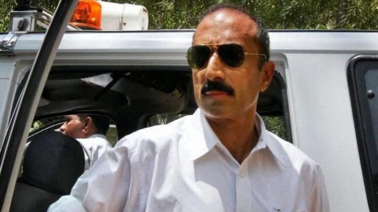 IPS अधिकारी संजीव भट्ट को उम्रकैद की सज़ा: 30 साल पुराना है मामला, हिरासत में हुई थी मौत