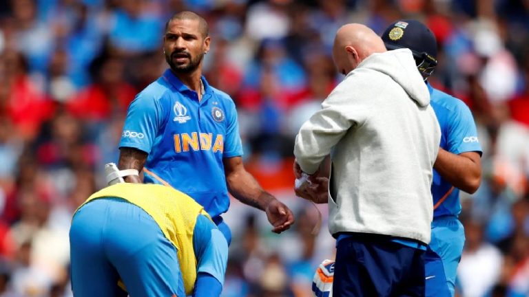 World Cup 2019: अंगूठे में चोट के कारण  धवन 3 हफ़्तों के लिए बाहर, ऋषभ को मिलेगा मौका?