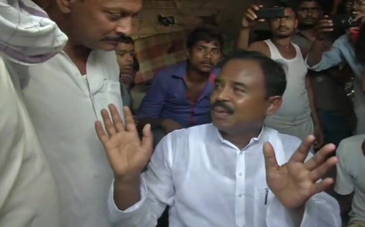 बिहार के वोटर: ‘लापता’ MLA जब मिलने आए तो बनाया बंधक, पैसे और दवाई लेने के बाद छोड़ा