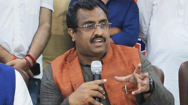संसद में कुछ बच्चे मोबाइल पर गेम खेलते हैं, योग उनका बचपना दूर करेगा: राम माधव