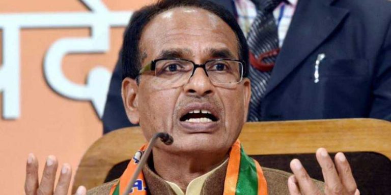 चूहे की तरह भागते राहुल को शिवराज ने कहा कॉन्ग्रेस के जहाज को छोड़ने वाला पहला शख़्स