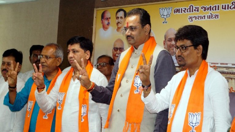 मोदी-शाह राष्ट्रवाद की भावना से काम कर रहे हैं: पूर्व कॉन्ग्रेस MLA अल्पेश ठाकोर BJP में शामिल
