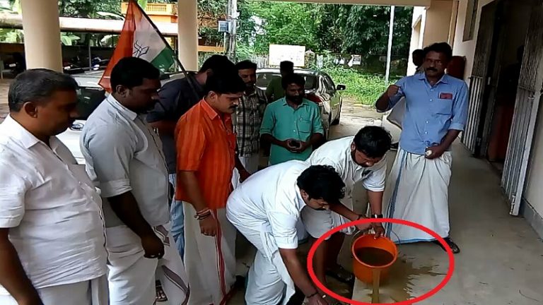 जिस जगह पर दलित महिला MLA ने किया विरोध-प्रदर्शन, कॉन्ग्रेसियों ने उसे गोबर से धोया