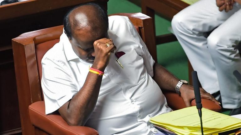 कर्नाटक: कॉन्ग्रेस की मुश्किलें बढ़ी, 2 MLA पहुँचे SC, BSP विधायक के साथ पर भी संशय