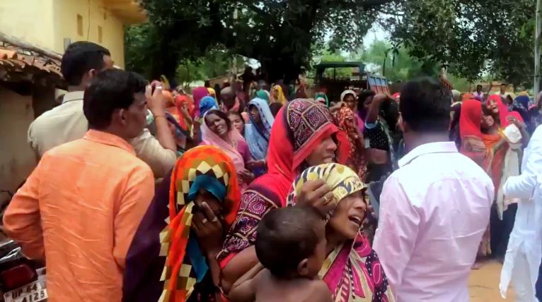 सोनभद्र: हत्याकांड की बुनियाद आजादी से भी पुरानी, भ्रष्ट अधिकारियों ने रखी नींव