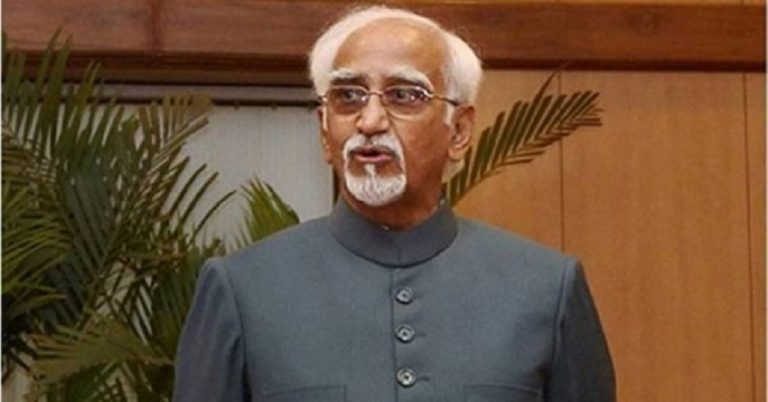 पूर्व उपराष्ट्रपति हामिद अंसारी ने पहचान उजागर कर खुफिया अधिकारियों का जीवन खतरे में डाला: पूर्व रॉ अधिकारी का दावा