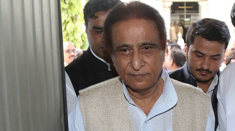 आजम खान की यूनिवर्सिटी से 300 चोरी की किताबें बरामद: 1774 में बने मदरसे से चोरी हुई थीं ऐतिहासिक किताबें