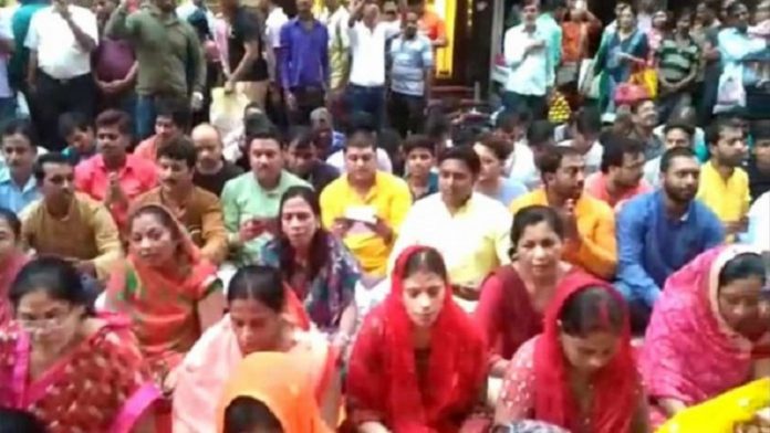 बीजेपी युवा मोर्चा के कार्यकर्ता