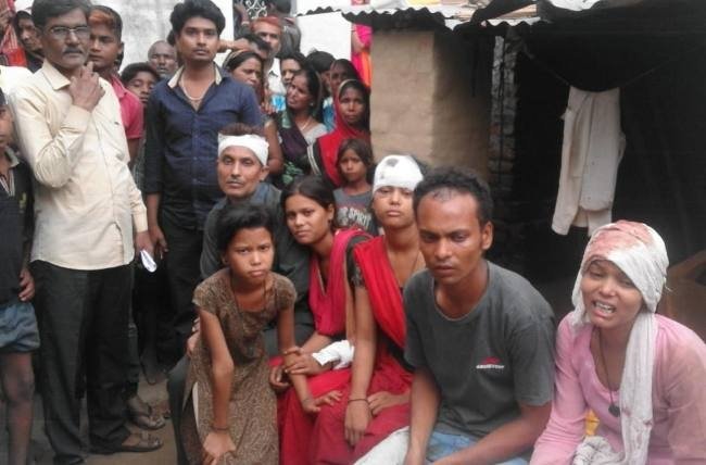 लाठी से पीटकर हत्या