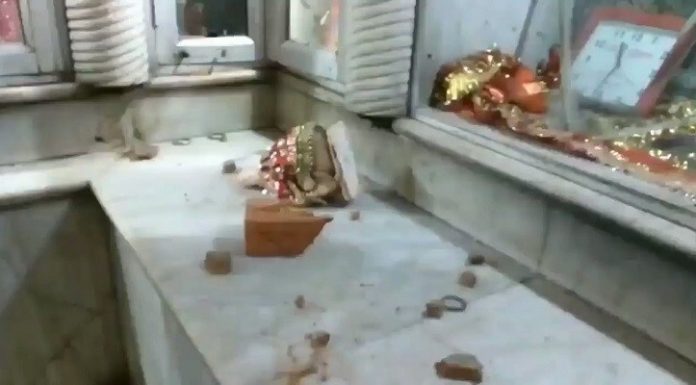 मंदिर तोड़फोड़