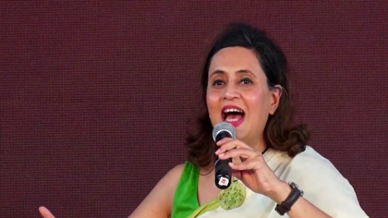 सागरिका हम समझते हैं, कुंठा छिपाने और अपनी किताब बेचने का यह तरीका पुराना है