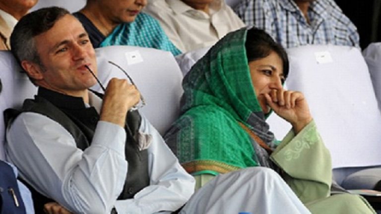 J&K: बाप-दादा की करनी पर लड़े उमर अब्दुल्ला-महबूबा मुफ्ती, अब अलग रखे गए