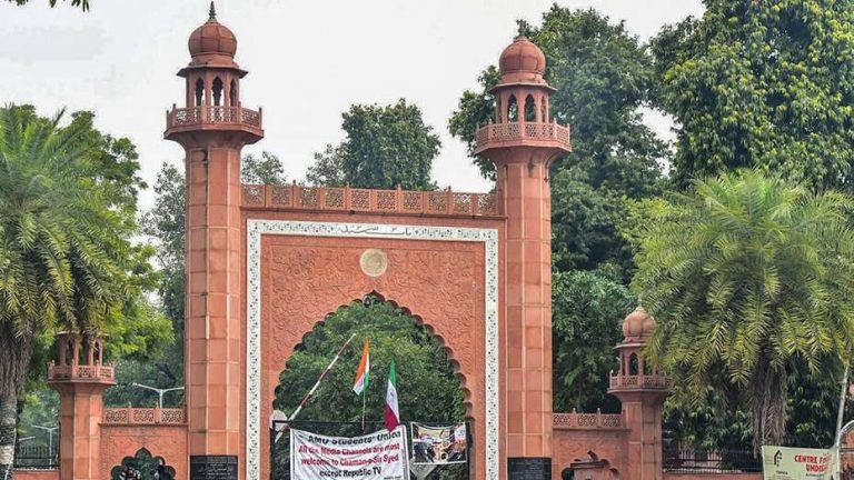 कश्मीरियों पर हो रहा है अत्याचार, नहीं होगा ईद मिलन सेलीब्रेशन, ऐसा इतिहास में पहली बार: AMU