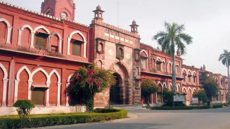 AMU में भाजपा विधायक के नाती के साथ रैगिंग, 60 सीनियर छात्रों ने घेर कर किया गाली-गलौज