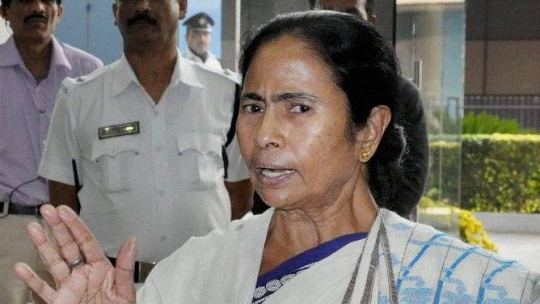 ‘हम लोग बहुत डरे हुए हैं, हमारा साथ दोगे?’ – 370 पर घाटी के पूर्व CM ने माँगी थी ममता बनर्जी की मदद