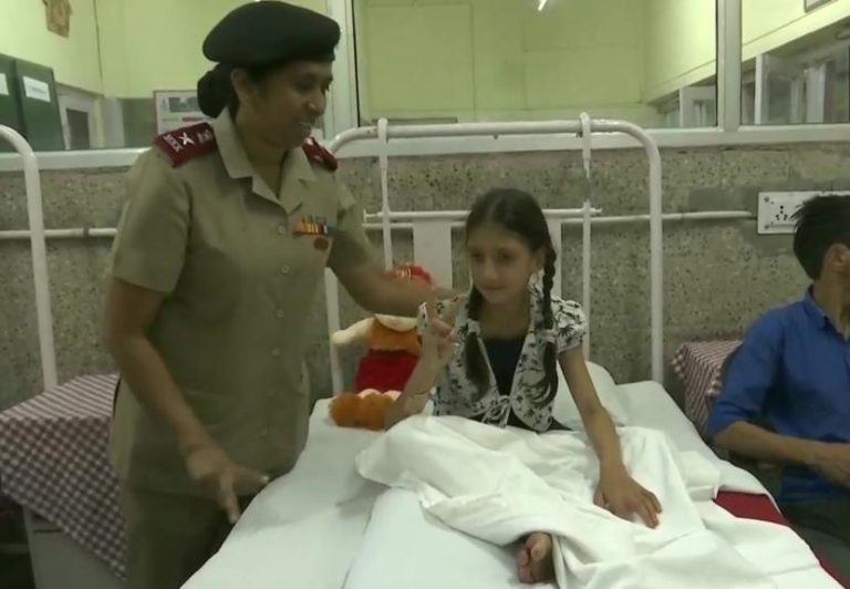 मासूम कश्मीरी बच्ची को जहरीले साँप ने डसा, सेना ने ऐसे बचाई जान