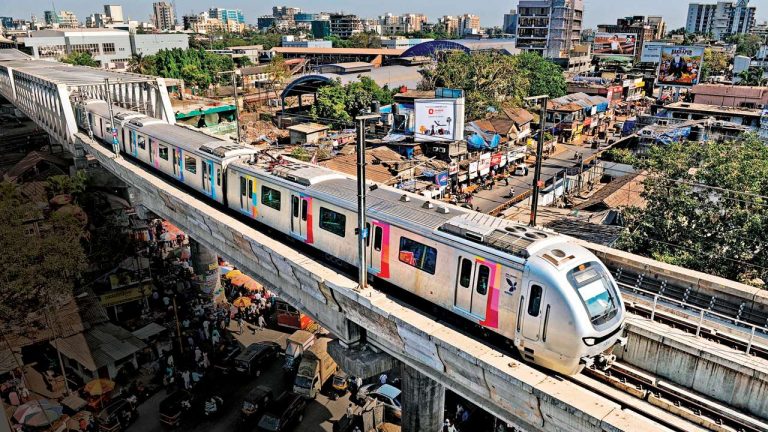 मुंबई मेट्रो: ऐसे बॉलीवुड वालों को जब दो टके का नचनिया कहा जाता है तो बुरा नहीं लगता