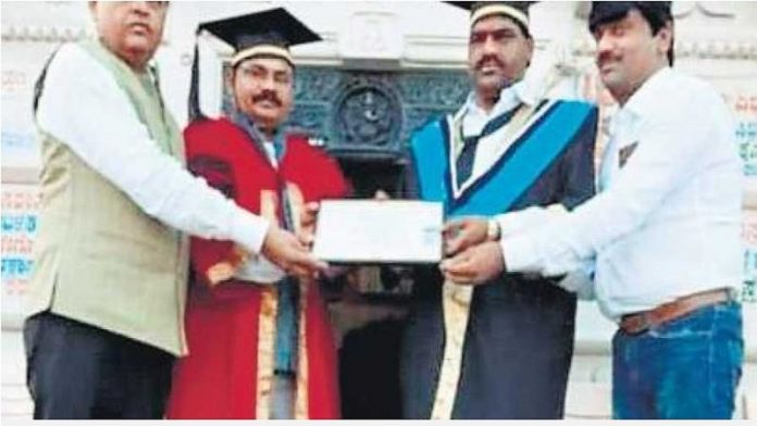 डॉक्टरेट की मानद उपाधि